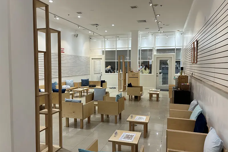 Pearlridge Interior 02